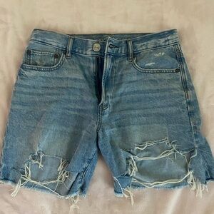 NWOT AMERICAN EAGLE JEAN SHORTS SIZE 4!
